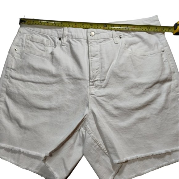 NWOT Good American 90s Icon Bermuda Shorts White raw hem denim US18 high waist - Picture 5 of 16